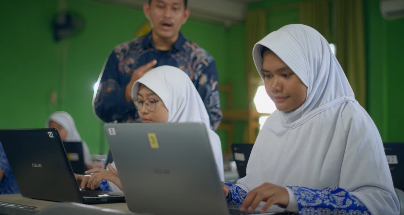 Kegiatan Ngedit Bareng Ekskul Multimedia